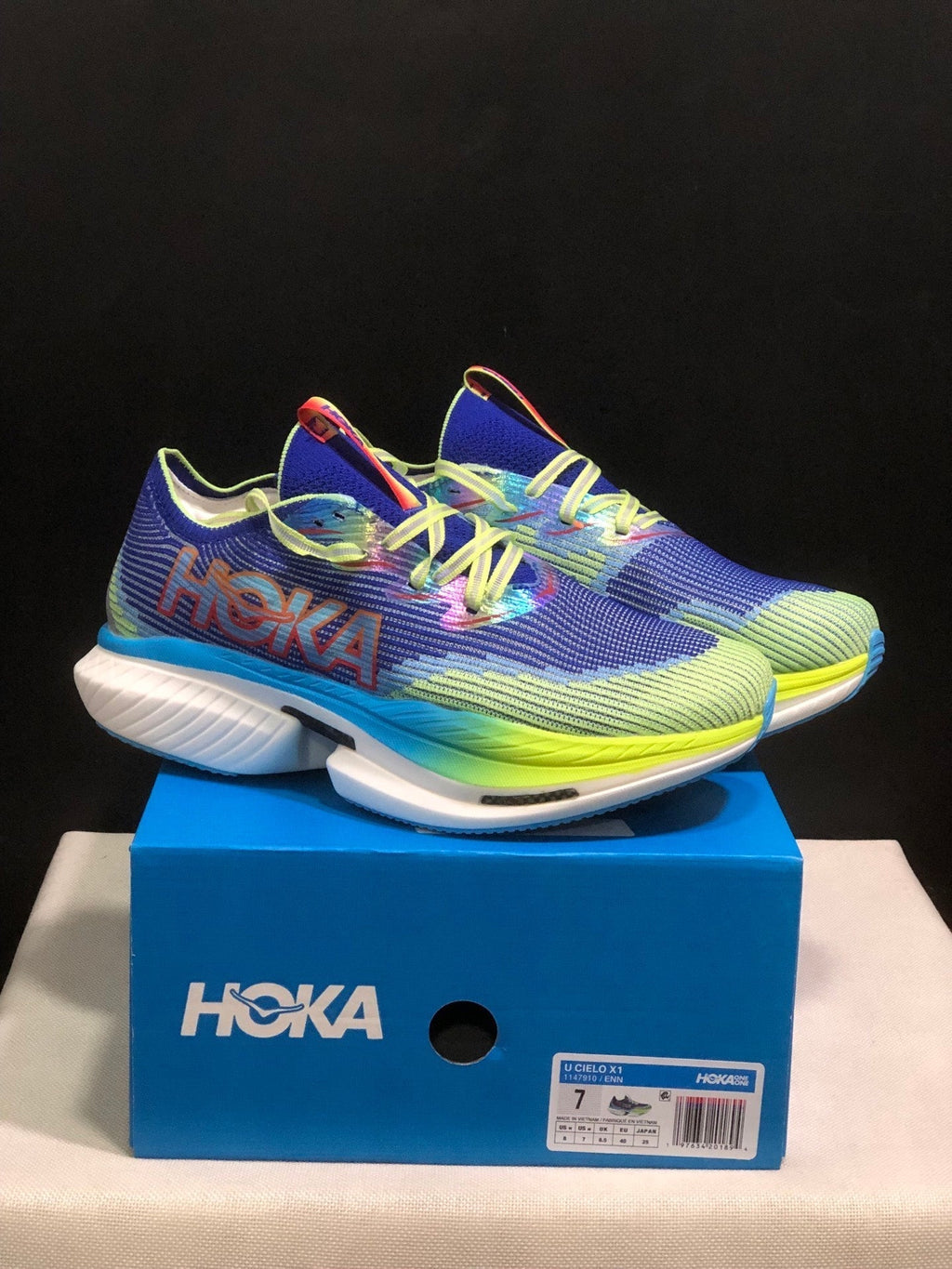 HOKA ONE ONE CIELO X1